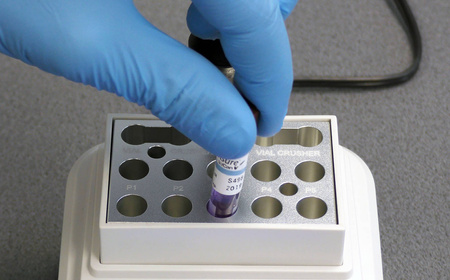Inkubator biologiczny ENSURE SCICAN do testów sterylizacji, 10 gniazd, LCD, 57°C, medycyna, stomatologia, beauty